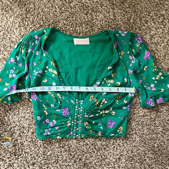 Urban Outfitters Small Green Multi Floral Crop blouse - Picture 4 of 5